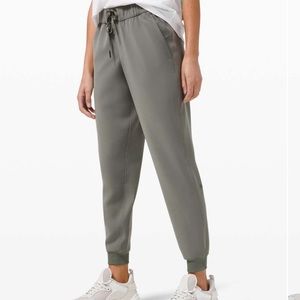 Lululemon On The Fly Woven Jogger 28” Size 12